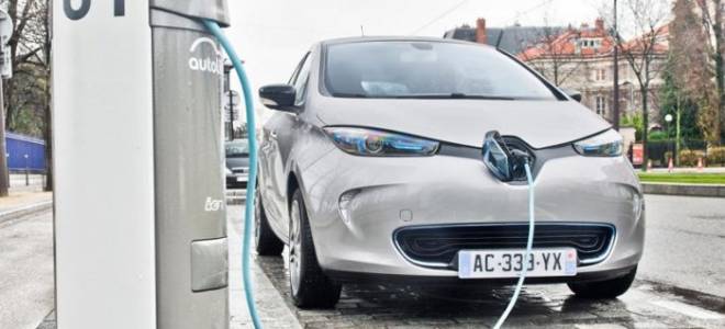 Цены на электрокары Renault в России