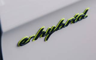 Заряженный гибрид Porsche Panamera